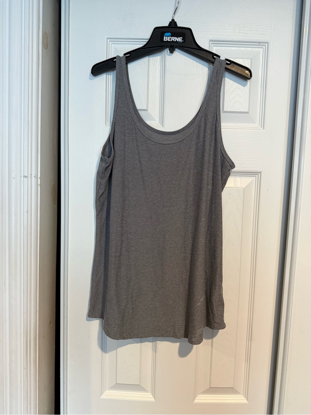 No Boundaries Women's Gray Scoop Neck Tank Top